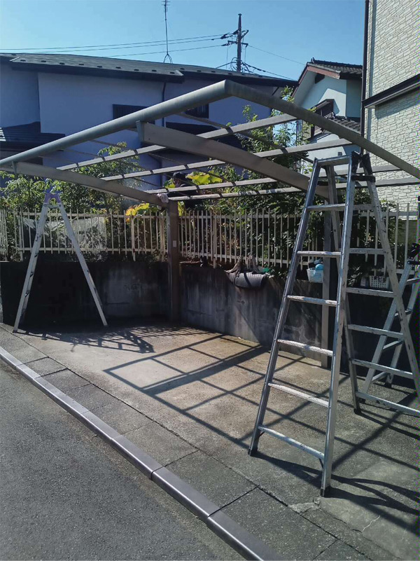 東京都杉並区・H様邸　カーポート屋根に穴が空いてしまったので見てほしい(3)