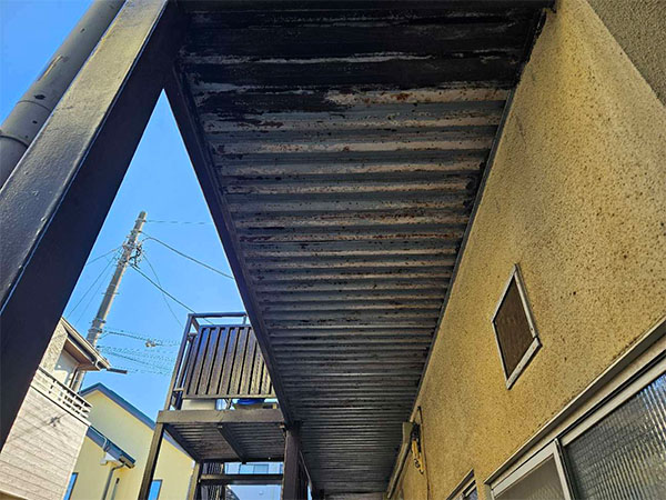 東京都中野区 外階段 裏