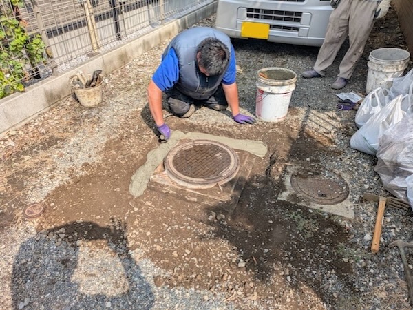 杉並区M様邸コンクリート亀裂施工中1