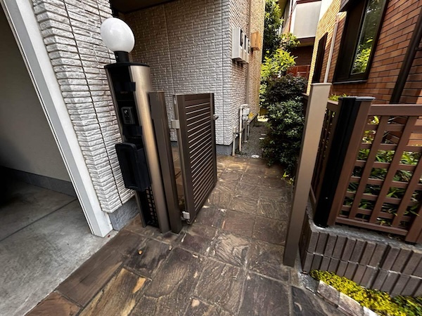 世田谷区K様邸現地調査ガレージ前アプローチ門扉3