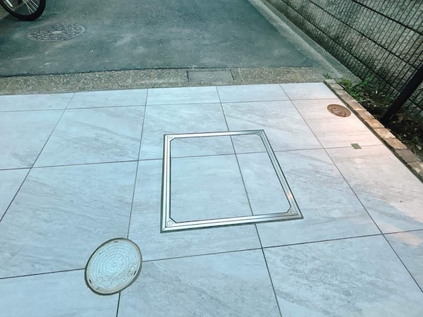 改修後の石ばりのアプローチ