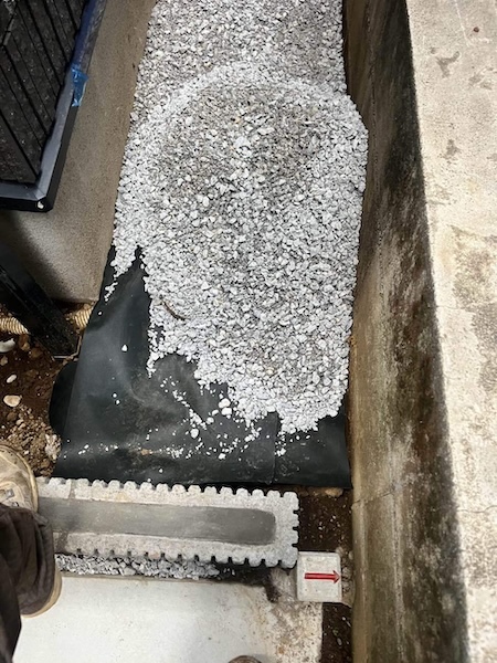 中野区U様邸防草シート砂利施工