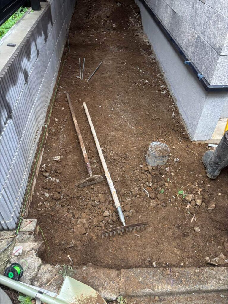 中野区U様邸外構施工前玄関通路