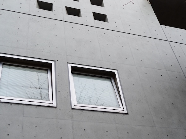 RC造ビルに設置された窓