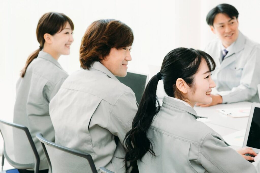 様々な意見を出し合っている様子