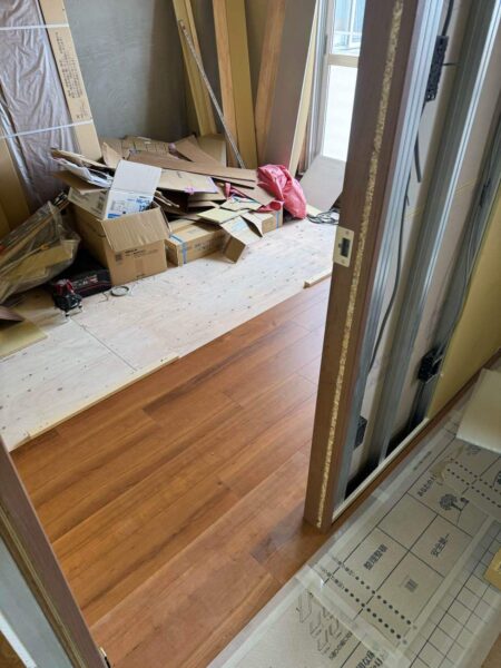 中野区I様マンション施工中⑧床施工中1