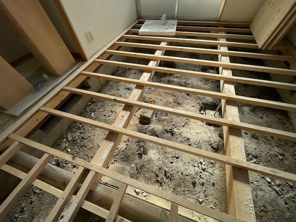 世田谷区T様所有アパート施工前確認床下