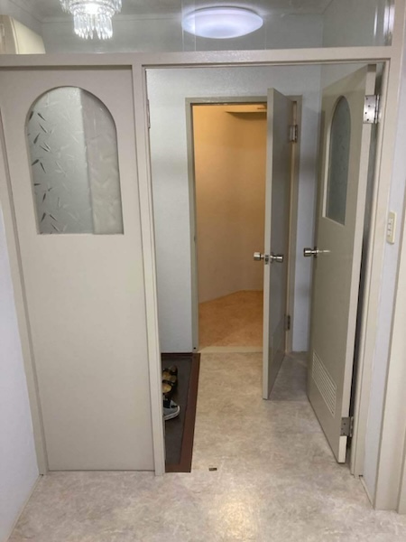 I様邸施工前玄関・物置