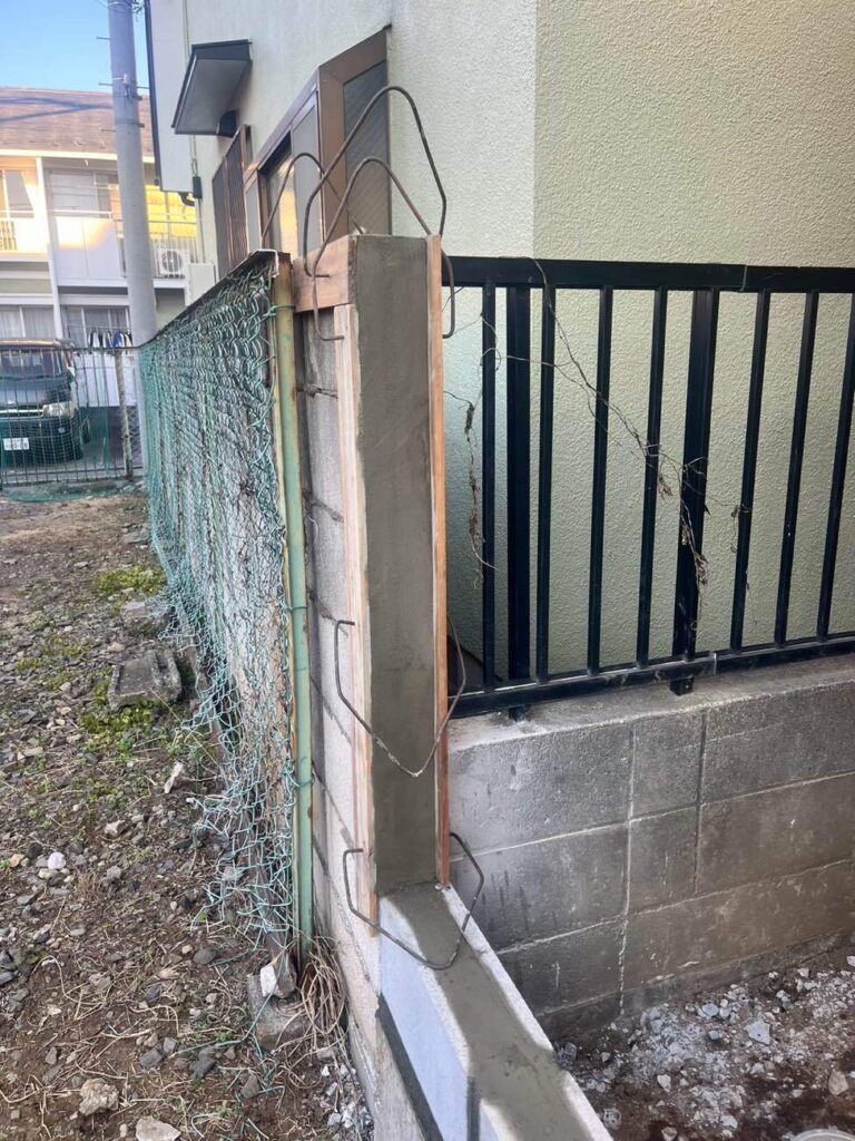 世田谷区T様所有アパートブロック塀施工中