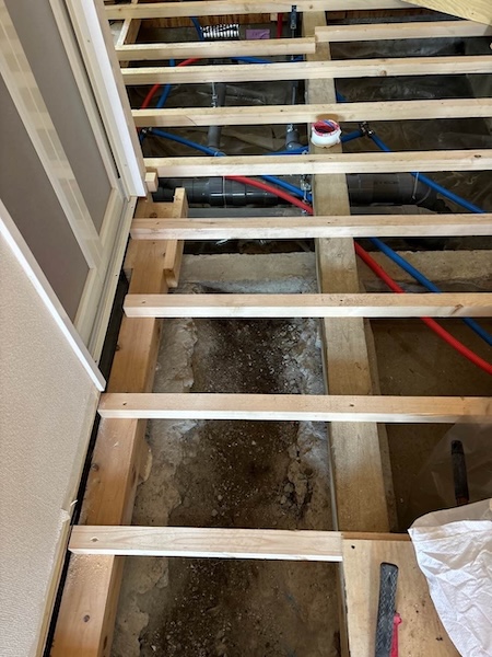 世田谷区T様所有アパート施工中床1