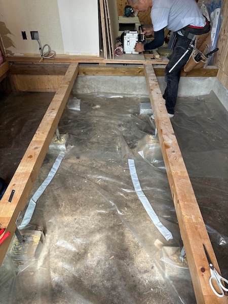 世田谷区T様所有アパート施工中床下