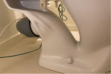 便器左側面と後部