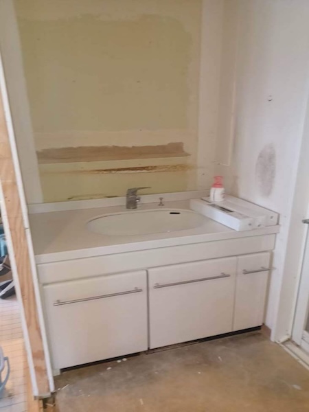 中野区N様マンション既存設備撤去中の様子2