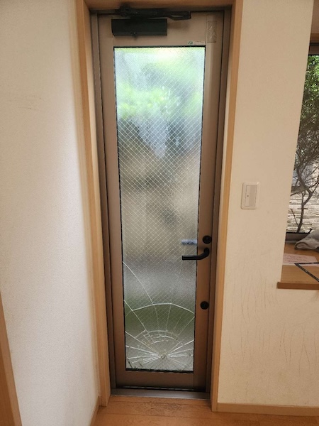 杉並区M様邸現地調査ドアガラス破損