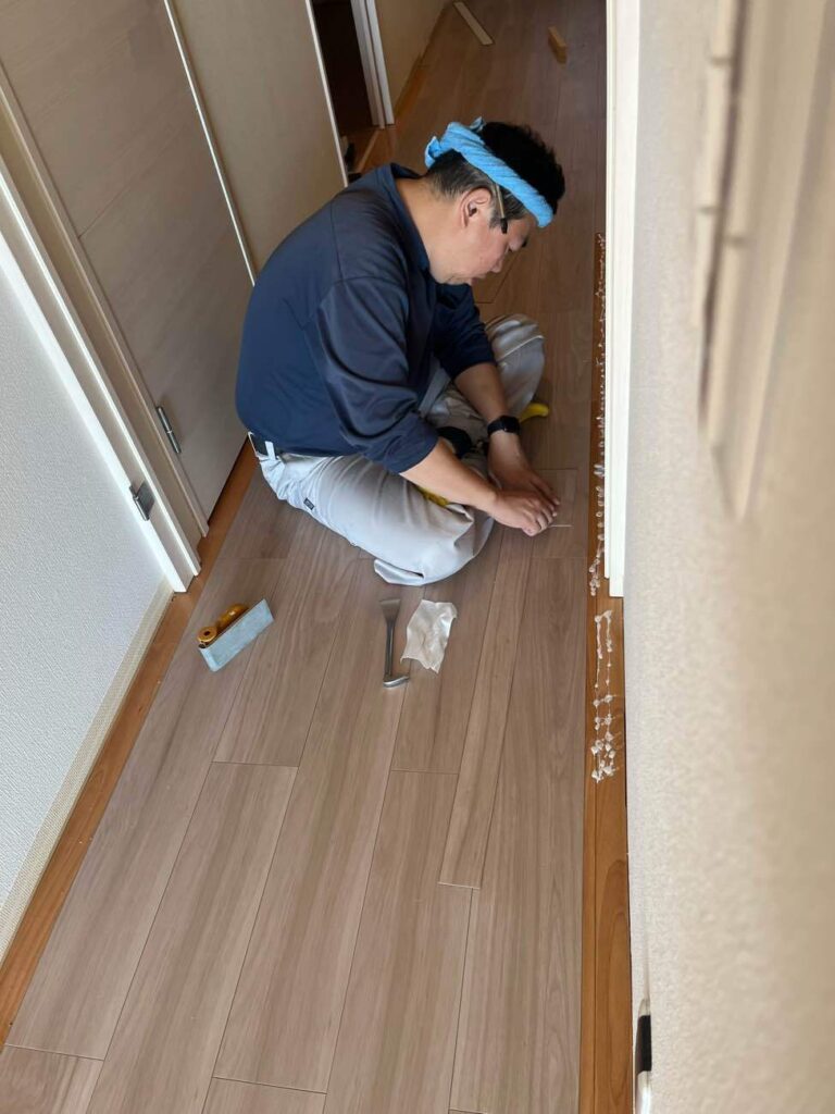 世田谷区K様マンションフローリング施工中2