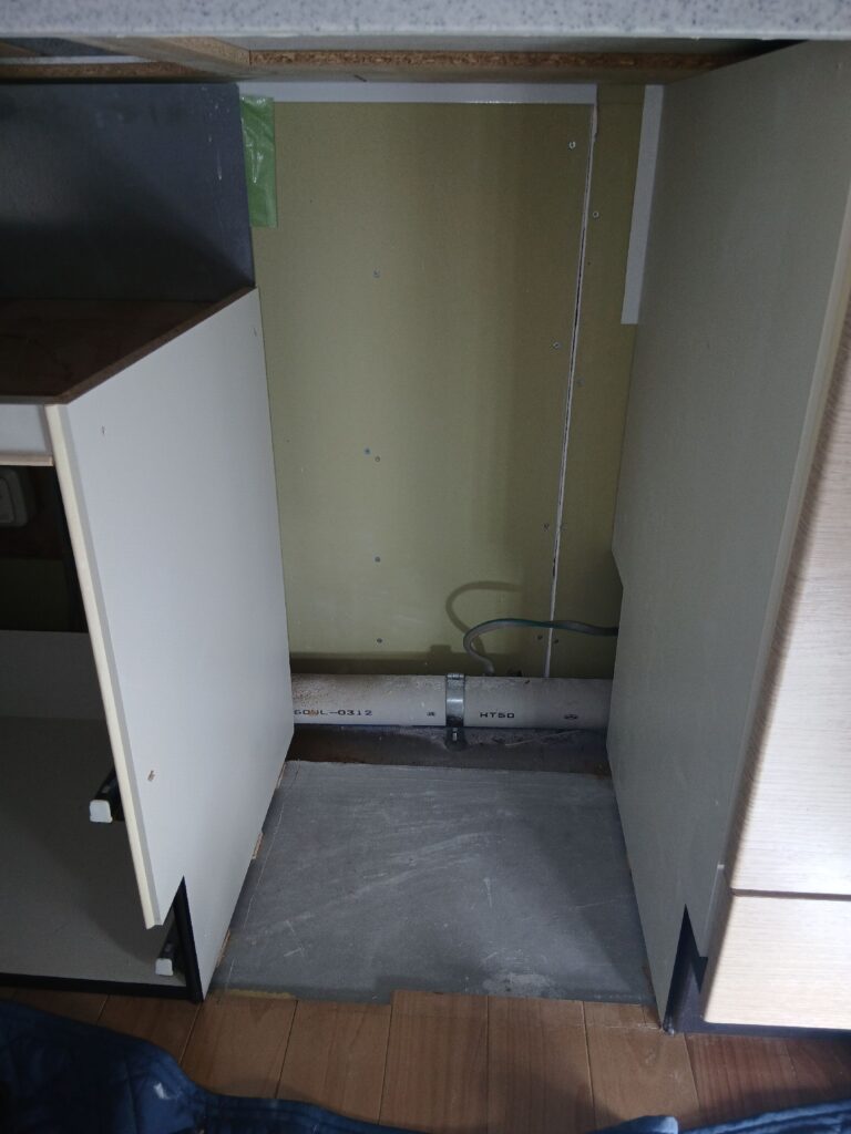 世田谷区K様邸キッチン設備施工中