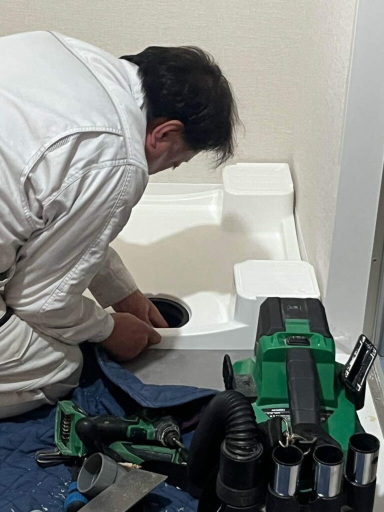 杉並区H様マンション洗面所・浴室設備施工中2