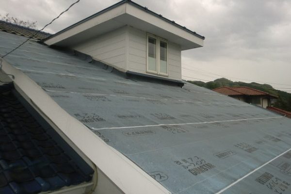 東京都世田谷区　屋根葺き替え　瓦屋根からガルバリウム鋼板へ (2)