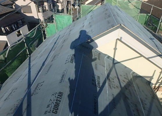 東京都中野区　屋根カバー工法（重ね葺き工事）　スレート屋根（コロニアル）2