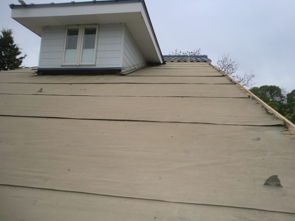 東京都世田谷区　屋根葺き替え　瓦屋根からガルバリウム鋼板へ (1)