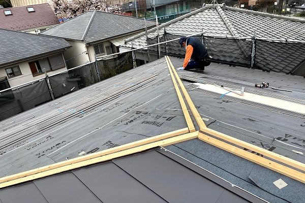 東京都杉並区　屋根カバー工法（重ね葺き工法）　ガルバリウム鋼板横葺き (8)