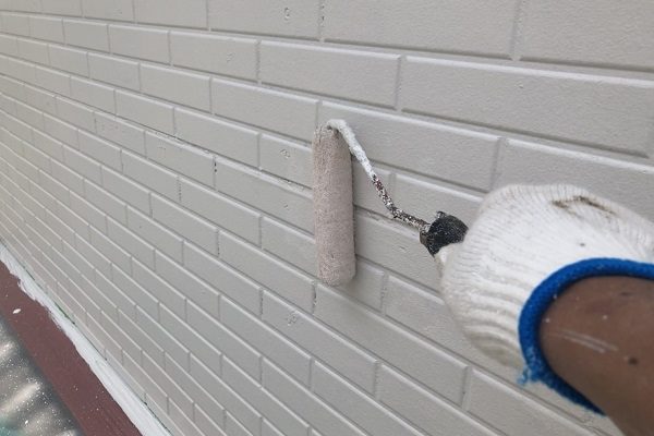 東京都中野区　外壁塗装　外壁中塗り　上塗り作業 (3)