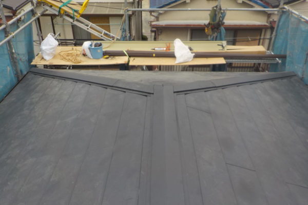 東京都杉並区　屋根葺き替え工事　ガルバリウム鋼板 (2)