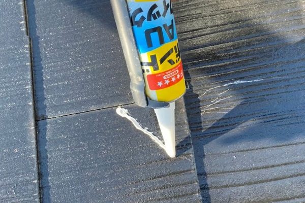 東京都世田谷区　外壁塗装・屋根塗装・防水工事　スレート屋根のクラック補修 (2)