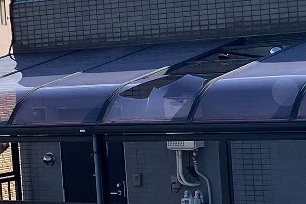 東京都中野区　アパート　外廊下の屋根破損　事前調査 (5)