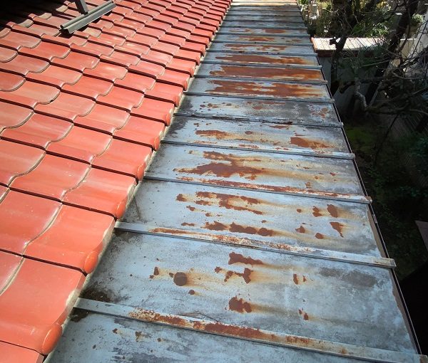 東京都杉並区　下屋葺き替え工事　外壁塗装　雨樋交換　屋根リフォームの種類