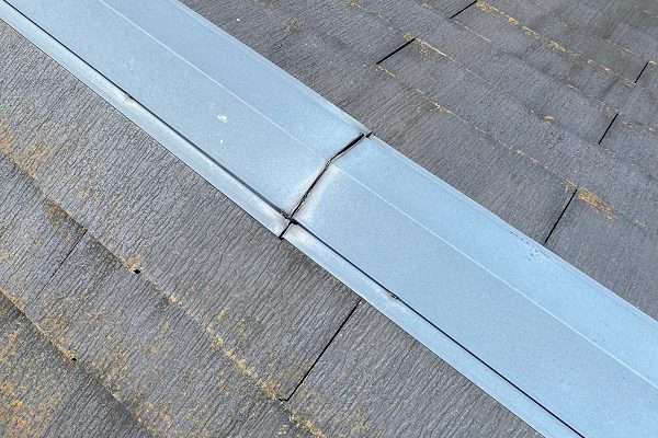 東京都杉並区　屋根カバー工法(重ね葺き工事)・コーキング工事　屋根材の劣化　屋根のリフォーム方法 (1)