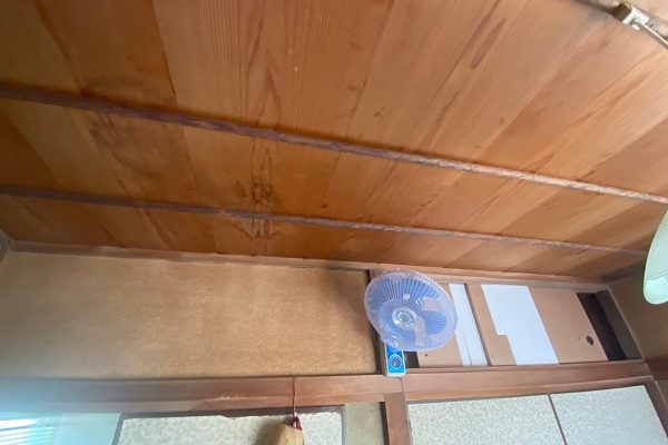 東京都杉並区　屋根カバー工法(重ね葺き工事)・コーキング工事　雨漏り　現場調査　天井のシミを見つけたら (2)