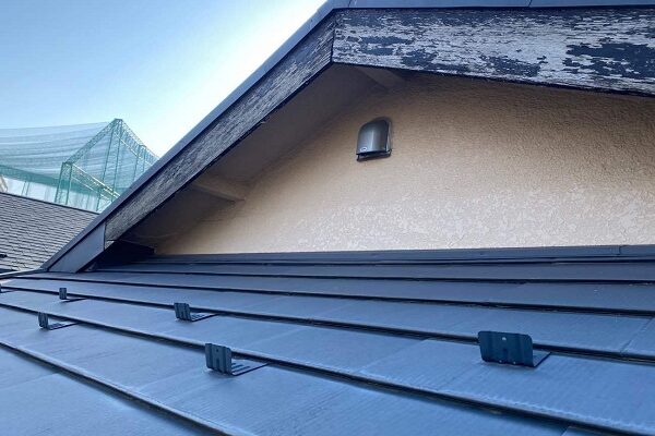 東京都中野区　T様邸　屋根塗装　破風板板金巻き　破風板とは　破風板の役割 (1)