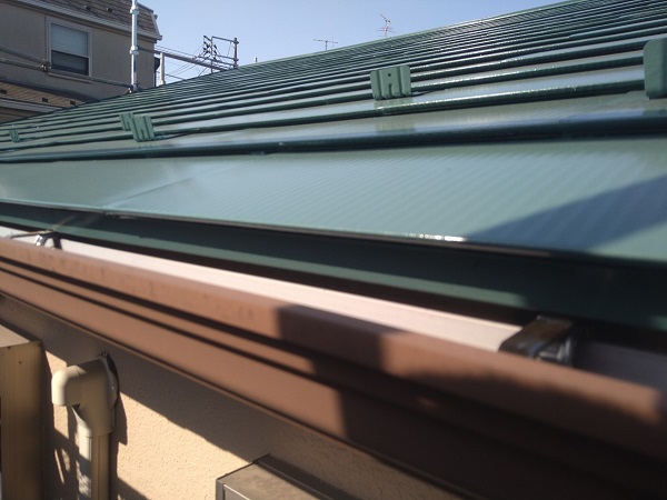 東京都中野区　T様邸　屋根塗装　破風板板金巻き　3度塗り　中塗りが必要な理由 (12)