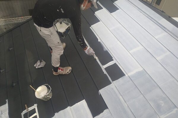 東京都世田谷区　K様邸　屋根塗装・付帯部塗装・劣化補修　屋根下塗り　密着性を高める理由とは (10)
