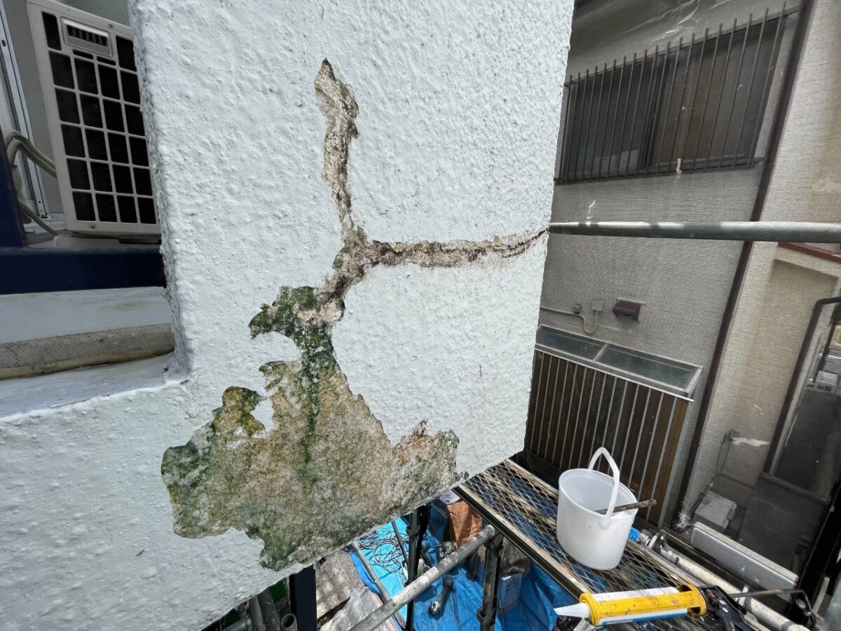 東京都世田谷区　T2様邸　屋根塗装・外壁塗装・防水工事　施工前の状態①　外壁1 (1)