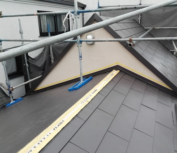 東京都北区　N様邸　雨漏り補修・屋根重ね葺き工事・外壁塗装　ガルバリウム鋼板のメリット (3)