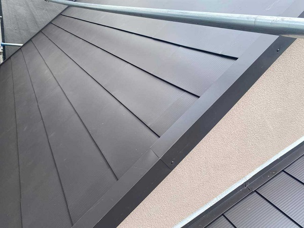 東京都北区　N様邸　雨漏り補修・屋根重ね葺き工事・外壁塗装　ガルバリウム鋼板のメリット