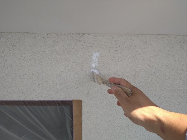 東京都世田谷区　Y様邸　屋根塗装・外壁塗装　ひび割れの種類　開口クラックの補修 (2)