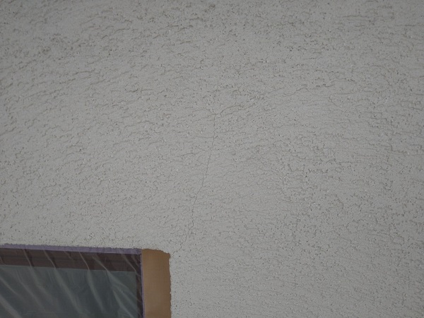 東京都世田谷区　Y様邸　屋根塗装・外壁塗装　ひび割れの種類　開口クラックの補修 (3)
