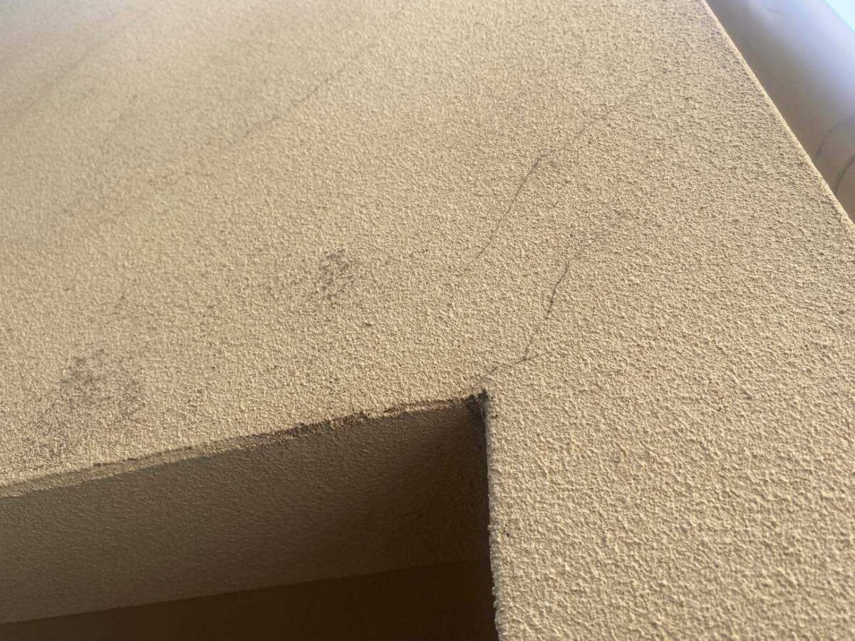 東京都港区　Y様邸　外壁・屋根塗装工事　施工前　建物の汚れは塗装のサイン！