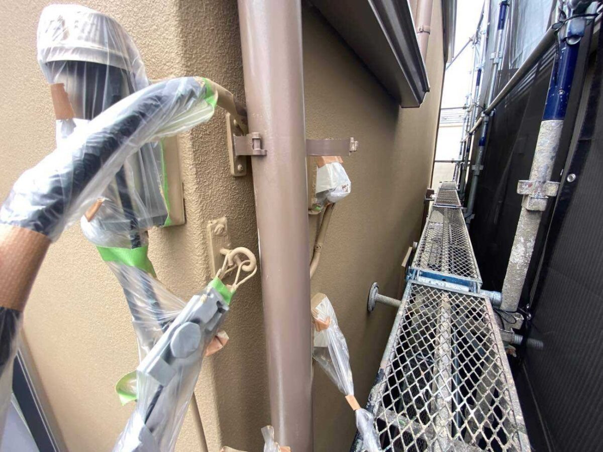 東京都港区　Y様邸　外壁塗装工事　付帯部塗装　サビの汚れに注意！