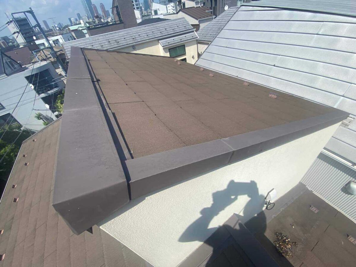 東京都港区　Y様邸　屋根・外壁塗装工事　屋根のコーキング工事