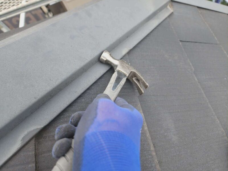 東京都中野区　D様邸　外壁・屋根塗装工事　棟板金の釘補修