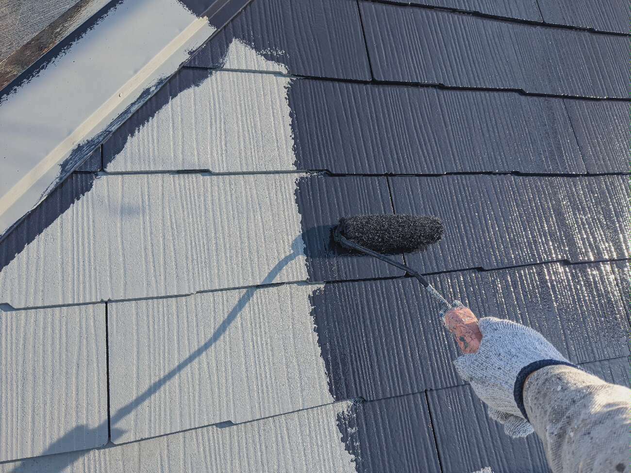 東京都中野区　D様邸　外壁・屋根塗装工事　屋根の中塗り～上塗り　屋根塗装のメリット