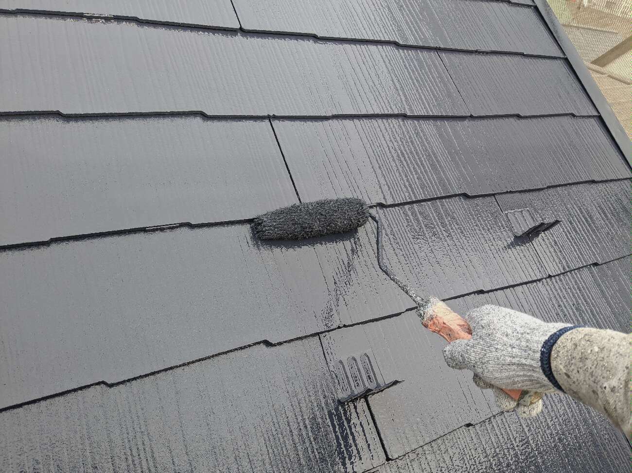 東京都中野区　D様邸　外壁・屋根塗装工事　屋根の中塗り～上塗り　屋根塗装のメリット