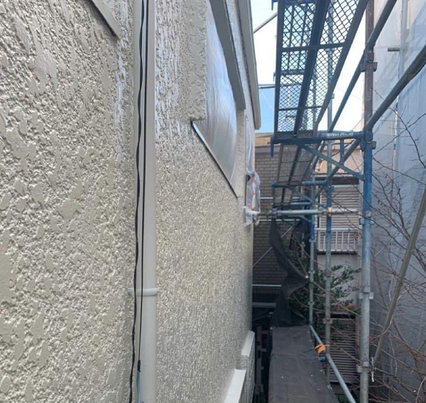 【施工中】東京都渋谷区・H様邸｜屋根カバー工法・外壁塗装