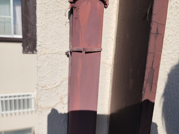 東京都杉並区・S様邸　外壁塗装　雨樋の割れ、塗膜の剥がれ、ひび割れ (2)