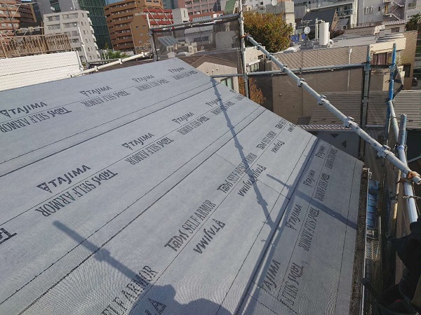 【施工中】東京都渋谷区・N様邸　屋根カバー工法・外壁塗装 (1)