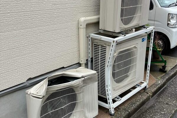 東京都世田谷区・T様邸　車が衝突した外壁・雨樋・エアコン室外機の現地調査 (2)